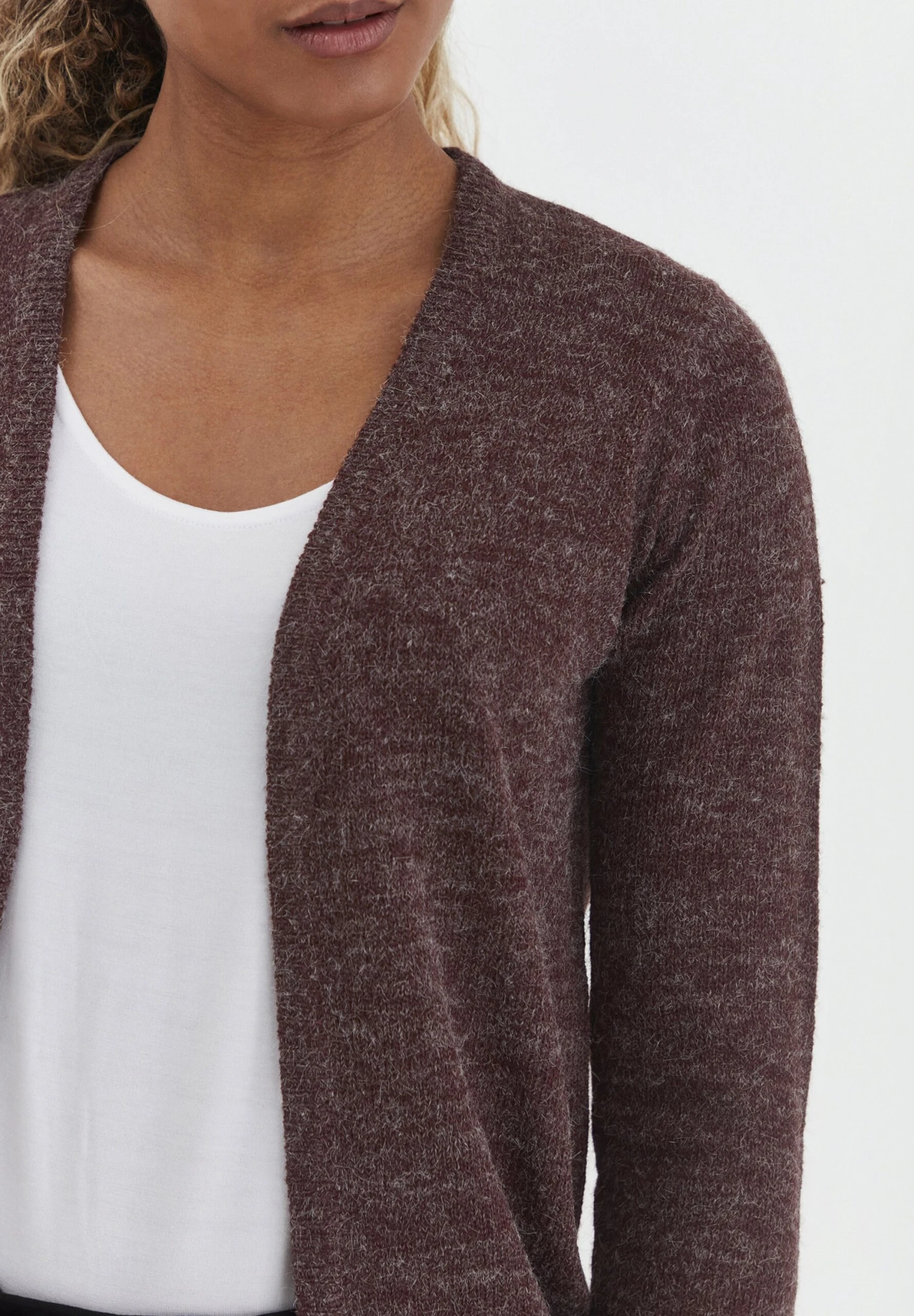 OXMO Oxnena - Chaqueta De Punto - Vineyard Wine 6 OXMO Oxnena - Chaqueta De Punto - Vineyard Wine - Imagen 4