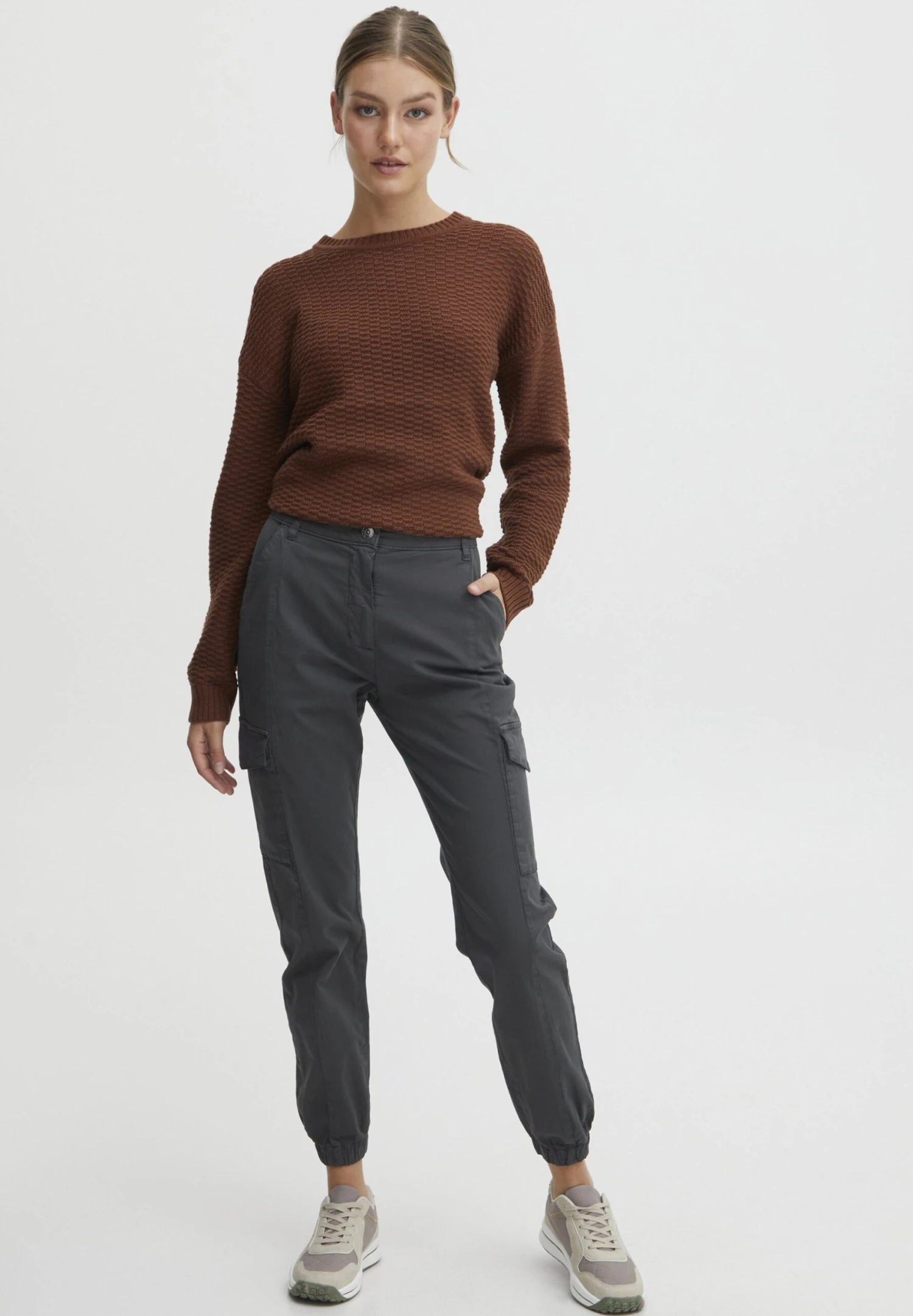 OXMO Oxcoco - Pantalones Cargo - Ebony 4 OXMO Oxcoco - Pantalones Cargo - Ebony - Imagen 2