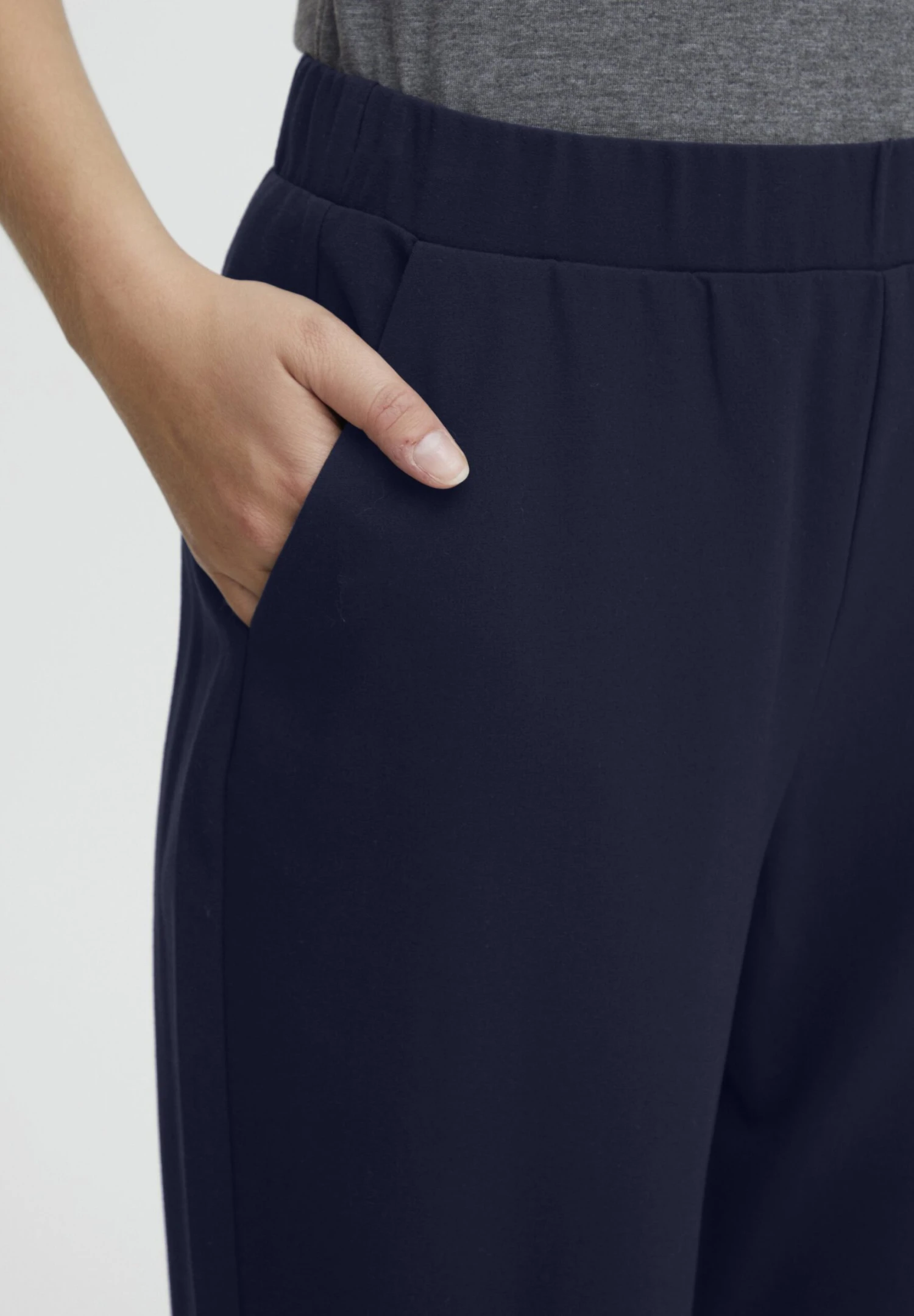 OXMO Oxdovi - Pantalones Deportivos - Copenhagen Night 6 OXMO Oxdovi - Pantalones Deportivos - Copenhagen Night - Imagen 4