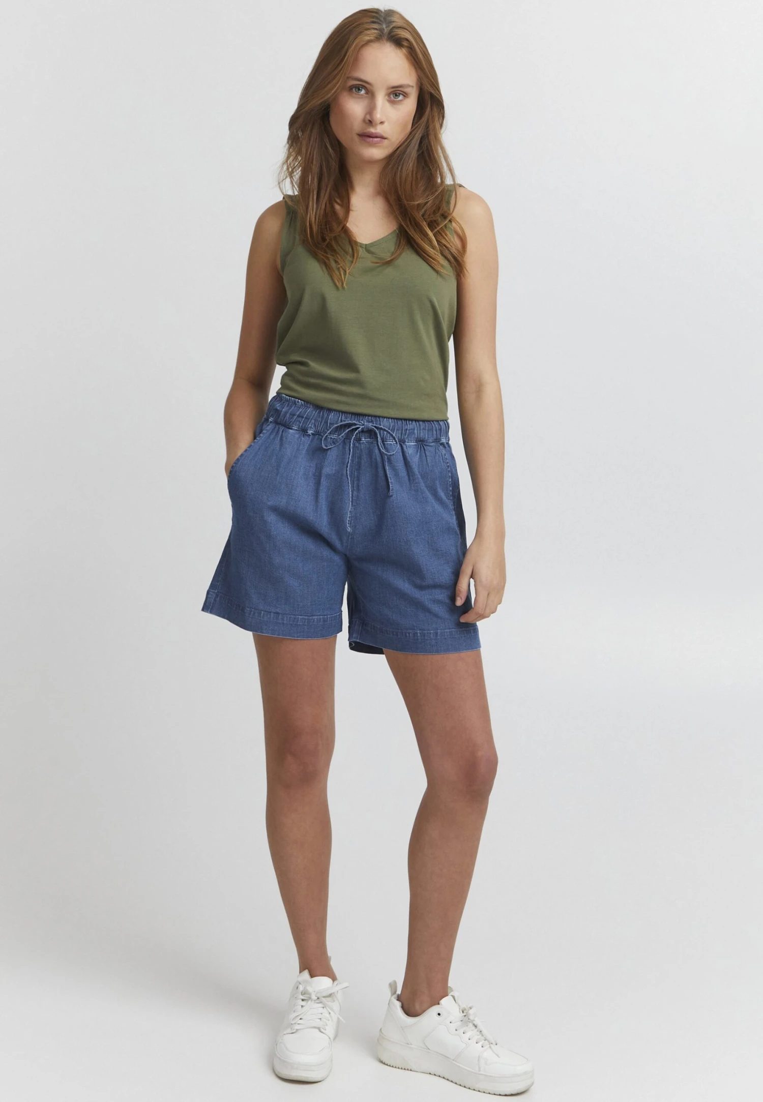 OXMO Oxlillith - Shorts Vaqueros - Mid Blue Denim 4 OXMO Oxlillith - Shorts Vaqueros - Mid Blue Denim - Imagen 2