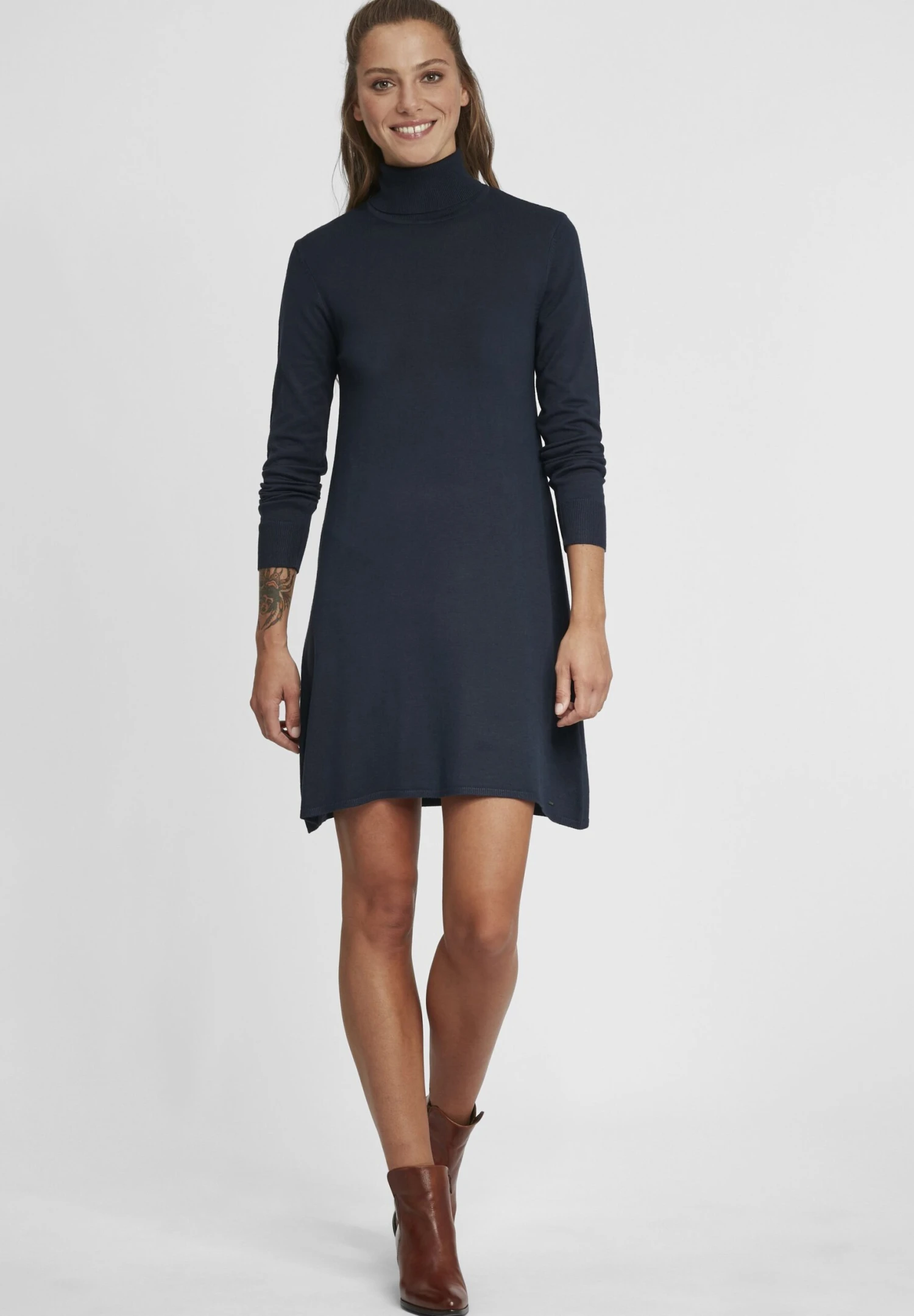 OXMO Oxwinala - Vestido De Punto - Total Eclipse 4 OXMO Oxwinala - Vestido De Punto - Total Eclipse - Imagen 2