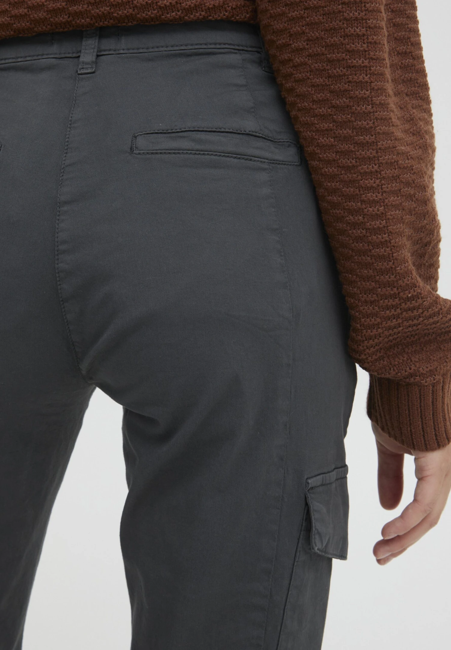 OXMO Oxcoco - Pantalones Cargo - Ebony 6 OXMO Oxcoco - Pantalones Cargo - Ebony - Imagen 4