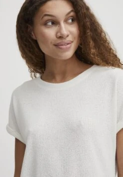 OXMO Oxkatie - Camiseta Básica - Off White -OXMO b528d32f17aa40d183747a3ffcedef6a