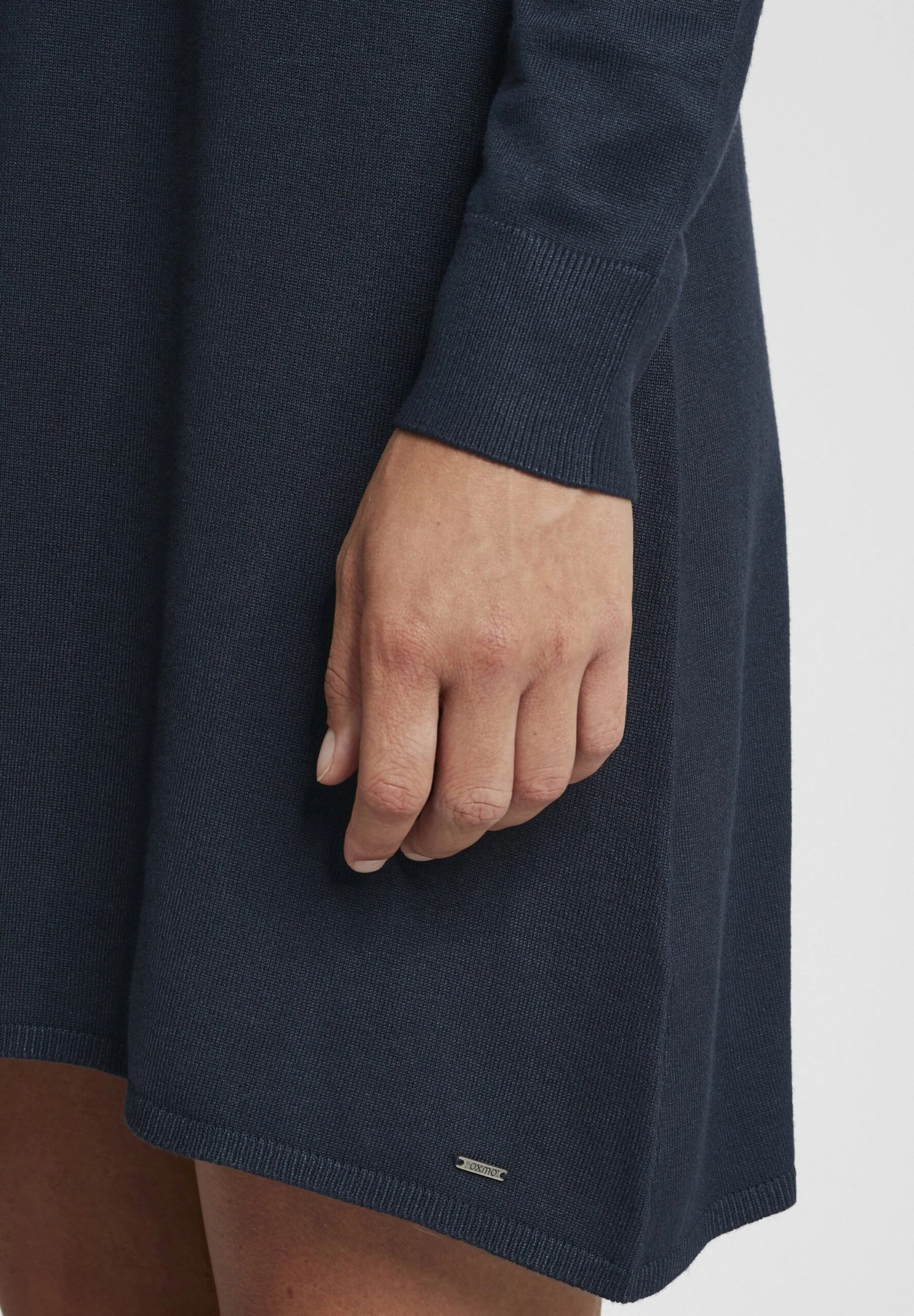 OXMO Oxwinala - Vestido De Punto - Total Eclipse 7 OXMO Oxwinala - Vestido De Punto - Total Eclipse - Imagen 5