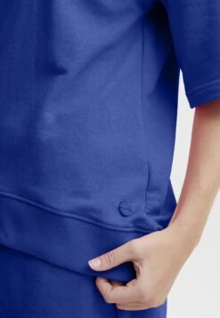 OXMO Oxsafina - Camiseta Básica - Surf The Web -OXMO e8fd7b41dd4b4924aef114fa853c3393